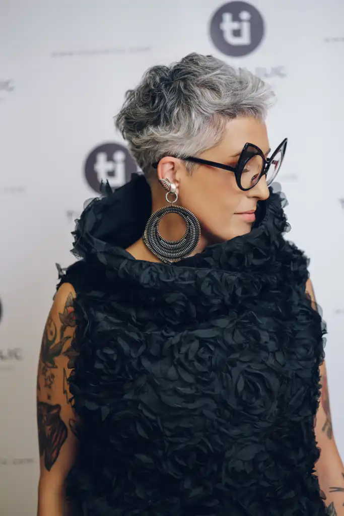 GROWING OUT CURLY SHORT HAIR